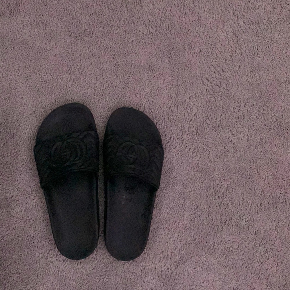 Gucci slides, size 8.5 men black and comfortable
